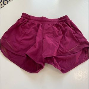 Lululemon Hotty Hot Shorts Size 6, Misty Merlot